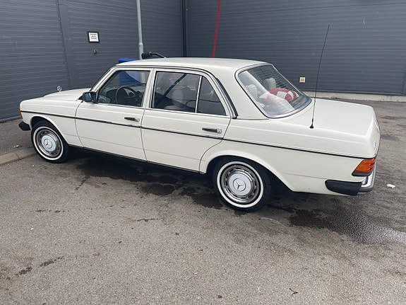 Mercedes-Benz 200 5 of 7