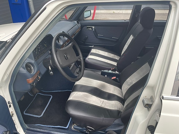 Mercedes-Benz 200 6 of 7