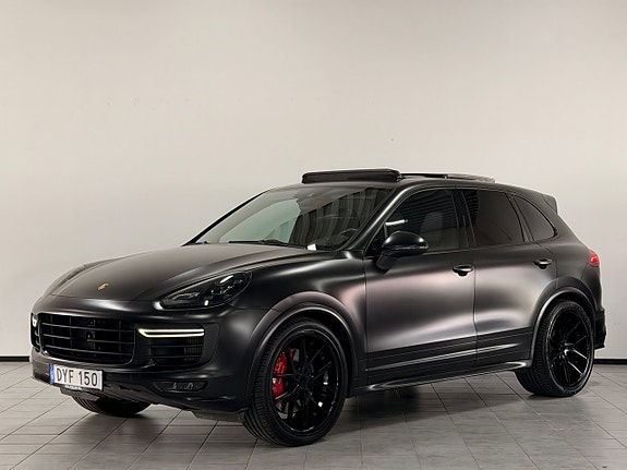 Porsche Cayenne GTS 3 of 5