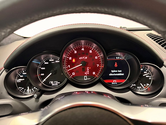 Porsche Cayenne GTS 18 of 29