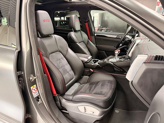 Porsche Cayenne GTS 28 of 29