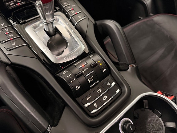 Porsche Cayenne GTS 25 of 29