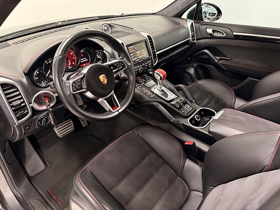 Porsche Cayenne GTS 11 of 29