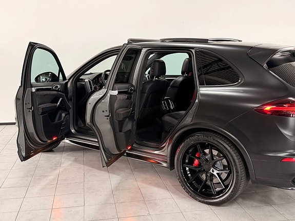 Porsche Cayenne GTS 14 of 29