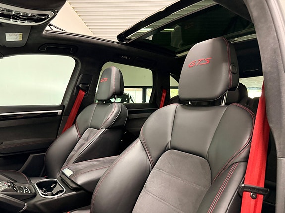 Porsche Cayenne GTS 13 of 29
