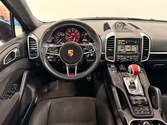 Porsche Cayenne GTS 17 of 29