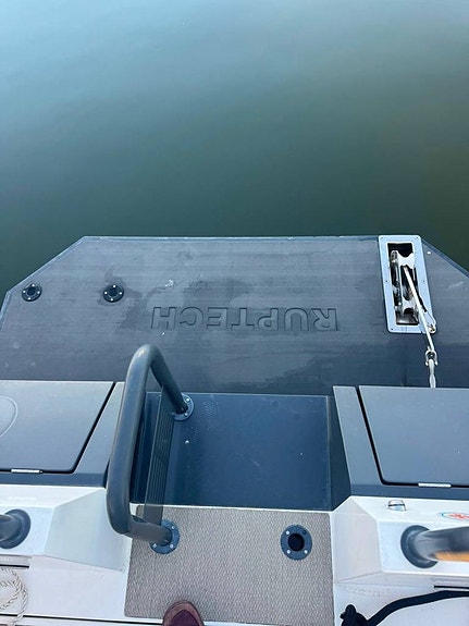 Ruptech 32 hytt båt med Penta D6 370 duopropp 5 of 5