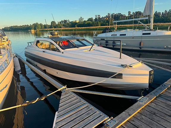 Ruptech 32 hytt båt med Penta D6 370 duopropp