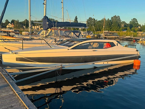 Ruptech 32 hytt båt med Penta D6 370 duopropp 4 of 5