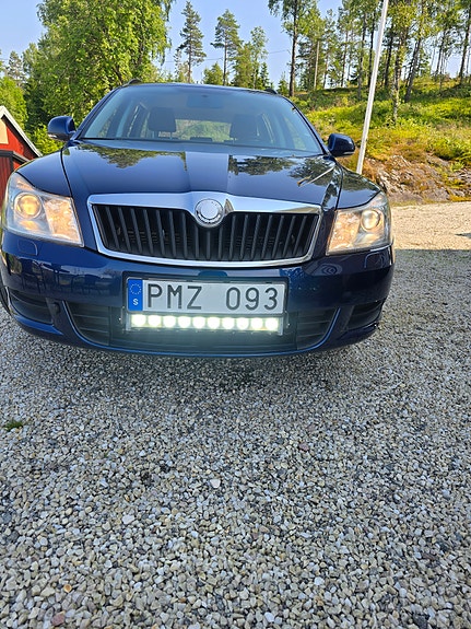 Skoda Octavia 2 of 5