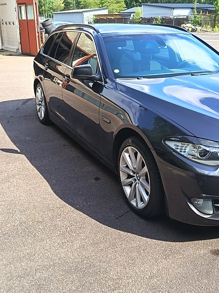 BMW 520d 3 of 5