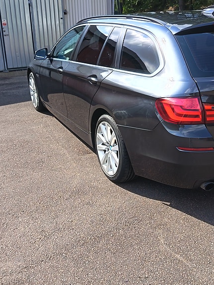 BMW 520d 4 of 5