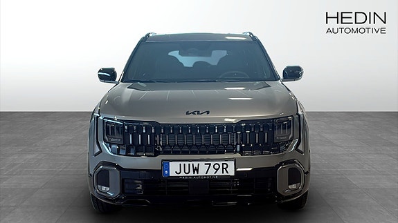 Kia Seltos 8 of 12