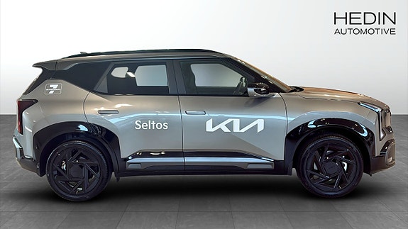 Kia Seltos 6 of 12