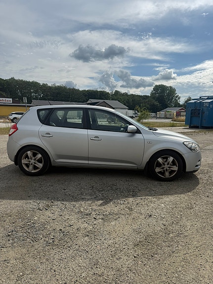 Kia Ceed 2 of 6