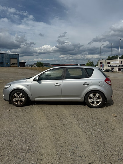 Kia Ceed 3 of 6