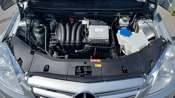 Mercedes-Benz B180 7 of 9