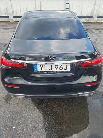 Mercedes-Benz E220 d 2 of 8