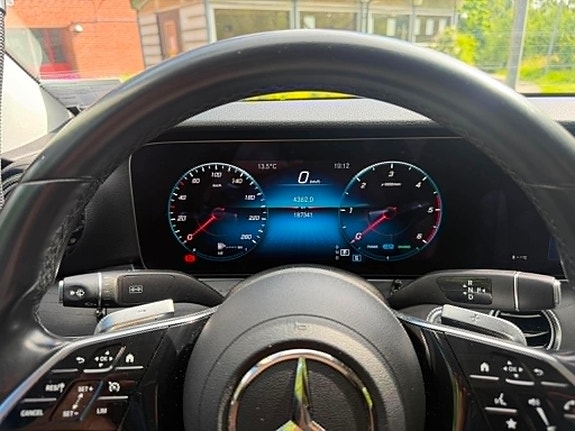 Mercedes-Benz E220 d 4 of 8