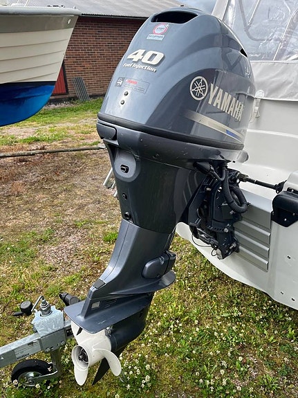 Terhi 475 Twin Yamaha 40hk 4-takt 80km Tiki Trailer 3 of 12