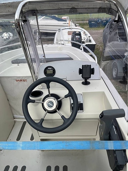Terhi 475 Twin Yamaha 40hk 4-takt 80km Tiki Trailer 6 of 12