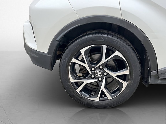 Toyota C-HR 30 of 30