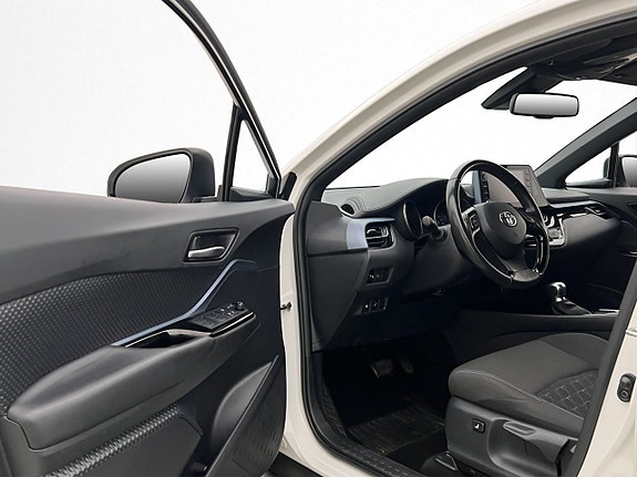 Toyota C-HR 10 of 30