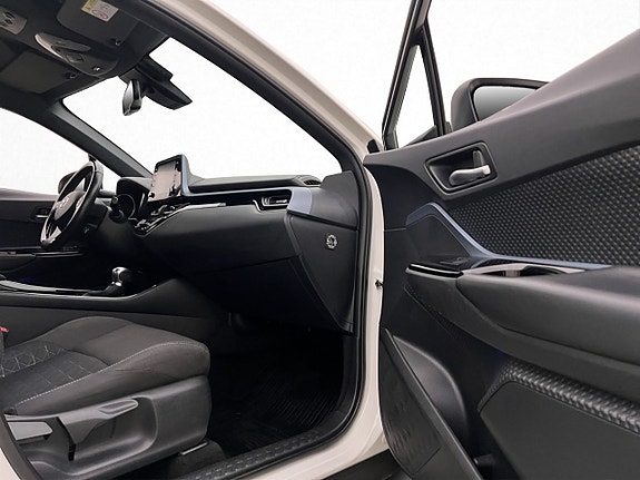 Toyota C-HR 15 of 30