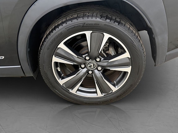 Lexus UX250h 25 of 27