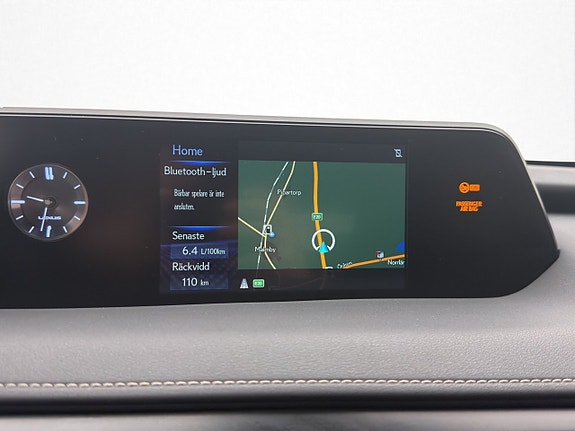 Lexus UX250h 16 of 27