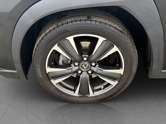 Lexus UX250h 24 of 27