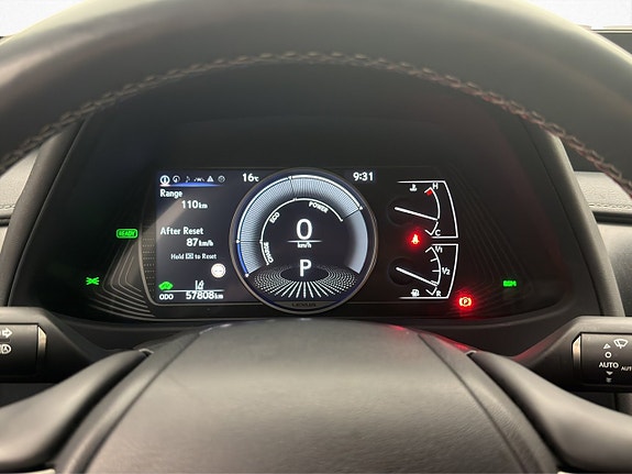 Lexus UX250h 13 of 27