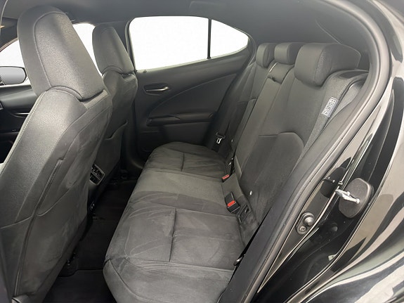 Lexus UX250h 20 of 27