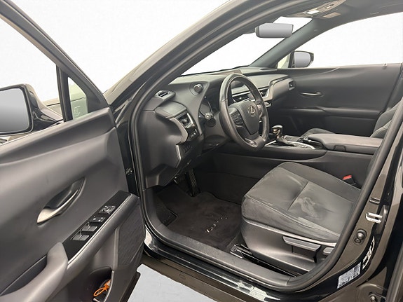 Lexus UX250h 9 of 27