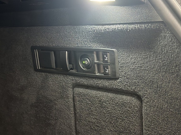 BMW iX 11 of 30