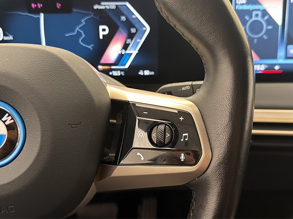 BMW iX 23 of 30