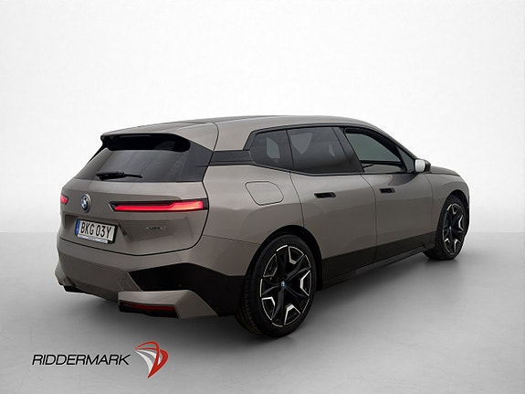 BMW iX 9 of 30