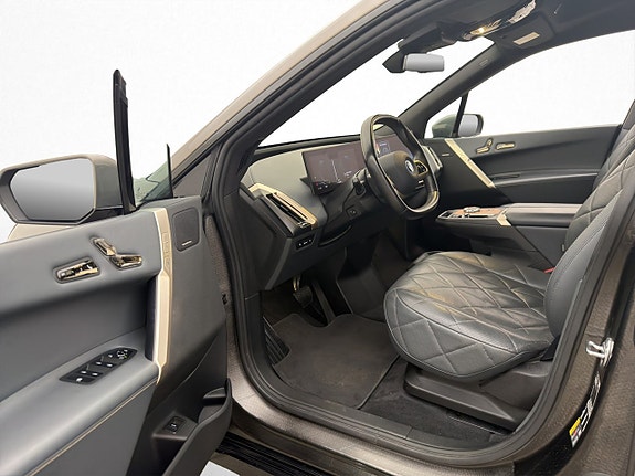 BMW iX 14 of 30
