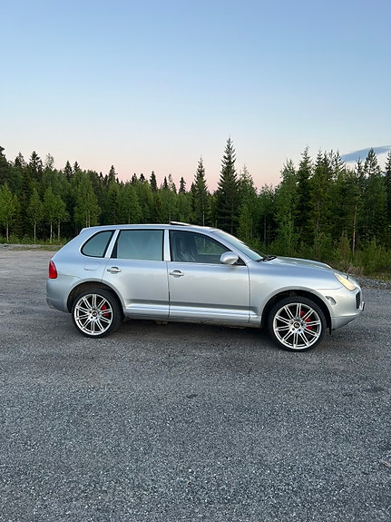 Porsche Cayenne Turbo 6 of 7