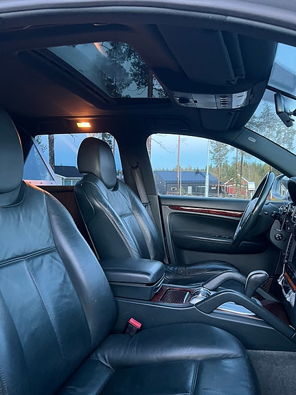 Porsche Cayenne Turbo 5 of 7