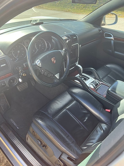Porsche Cayenne Turbo 4 of 7