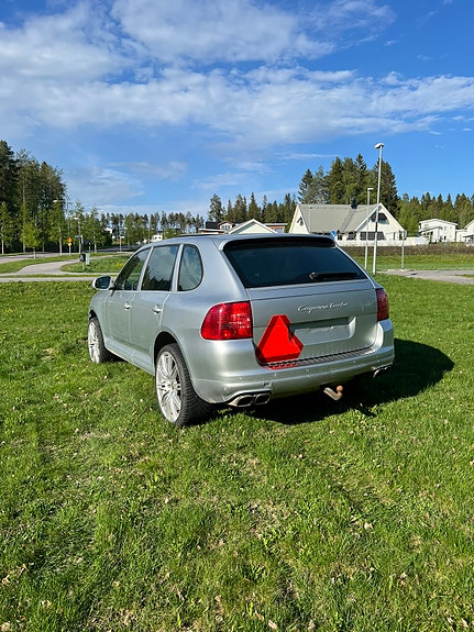 Porsche Cayenne Turbo 3 of 7