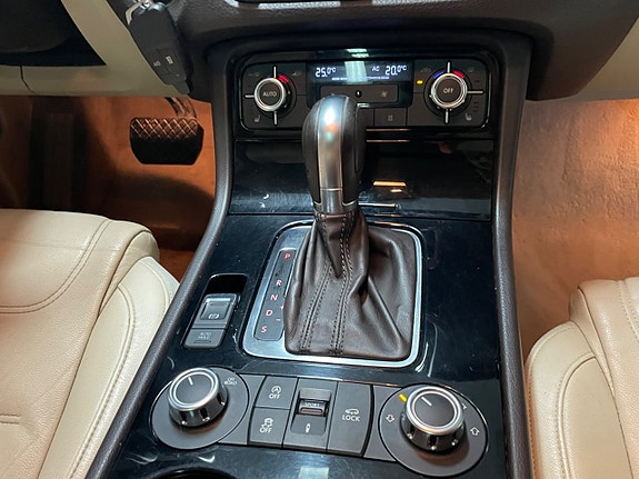 Volkswagen Touareg 14 of 16