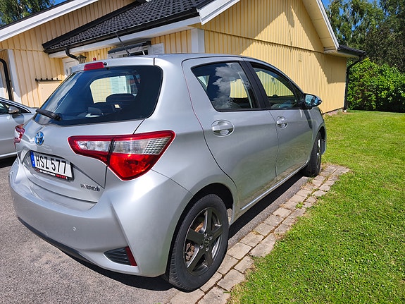 Toyota Yaris 4 of 5