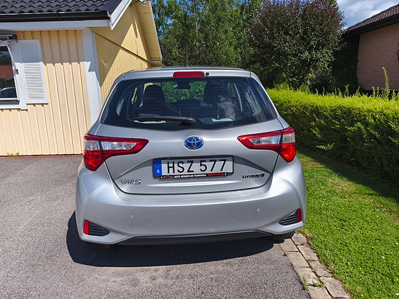 Toyota Yaris 2 of 5