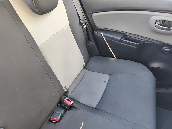 Toyota Yaris 17 of 18