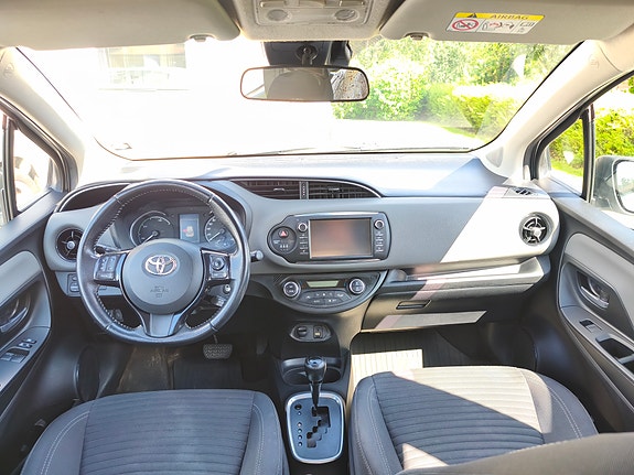 Toyota Yaris 15 of 18