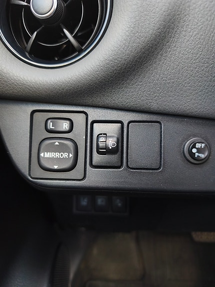 Toyota Yaris 11 of 18