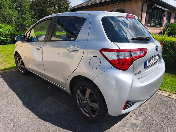 Toyota Yaris 3 of 5