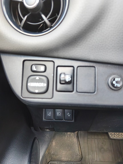 Toyota Yaris 12 of 18